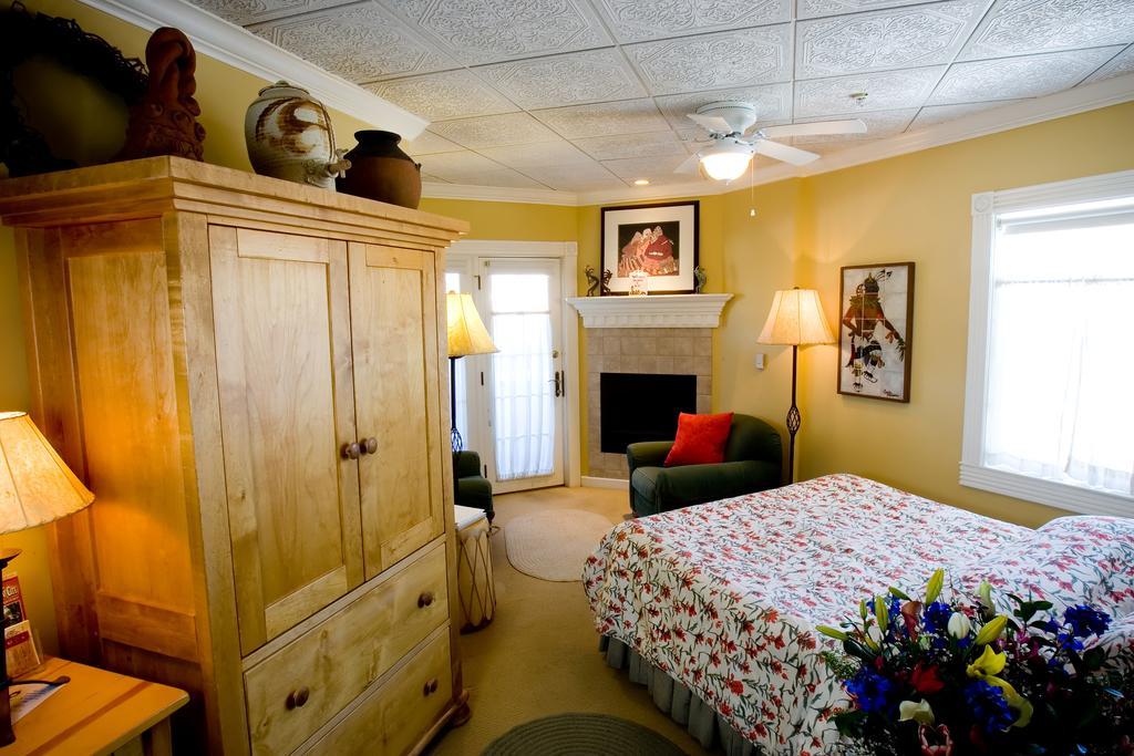 Old Town Guesthouse B & B Колорадо Спрингс Стая снимка