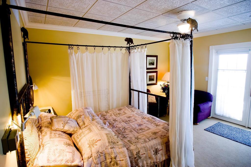 Old Town Guesthouse B & B Колорадо Спрингс Стая снимка